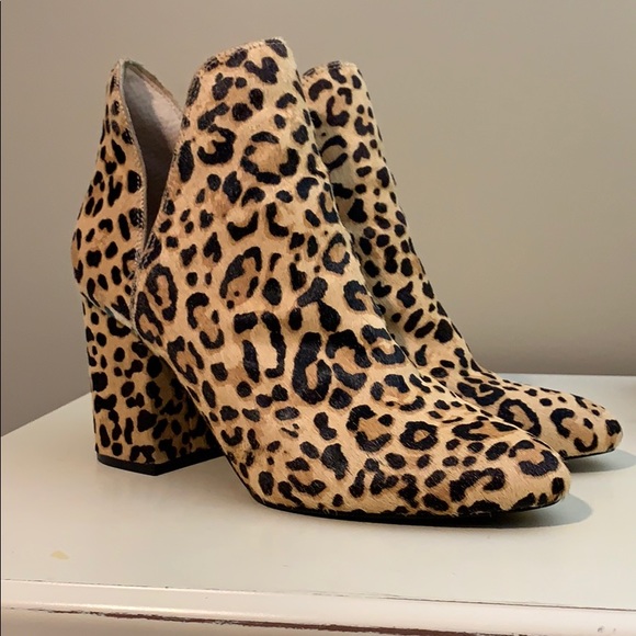 Steve Madden Shoes - Steve Madden calf hair leopard print bootie sz 10